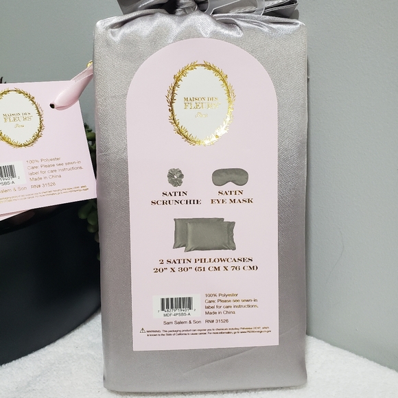 4 pc Satin Sleep Set in Grey includes: 2 Pillowcases 1 Eye Mask 1 Hair Scrunchie - Picture 2 of 4